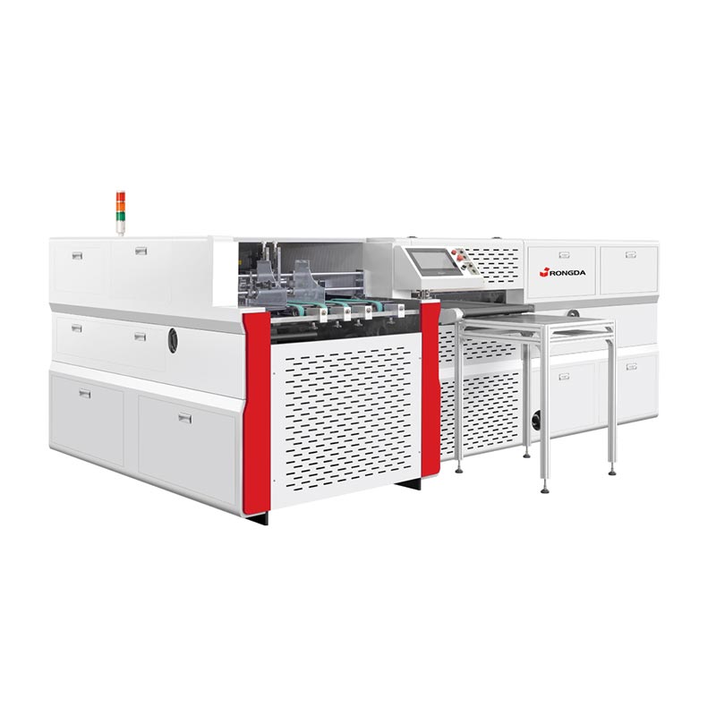 Avtomatski stroj za rezanje kartona