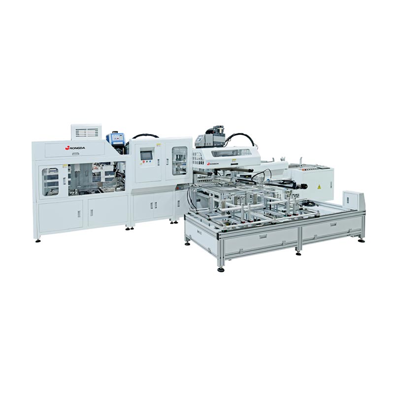 Stroj za sestavljanje zložljivega škatlastega krila