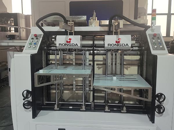 Double-station paper feeding